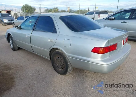 2000 Toyota Camry Ce z USA, uszkodzony, nr VIN 4T1BG22K3YU691507